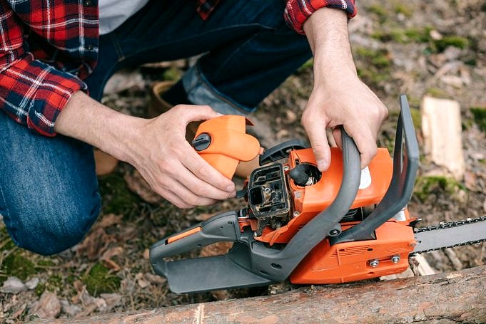 Chainsaw Dies After It Starts. Troubleshooting Steps